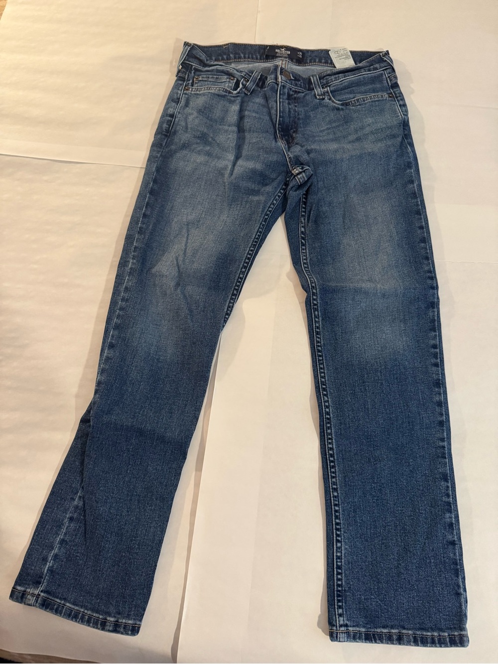 Hollister Men's Straight-Leg Jeans in Medium Blue Wash